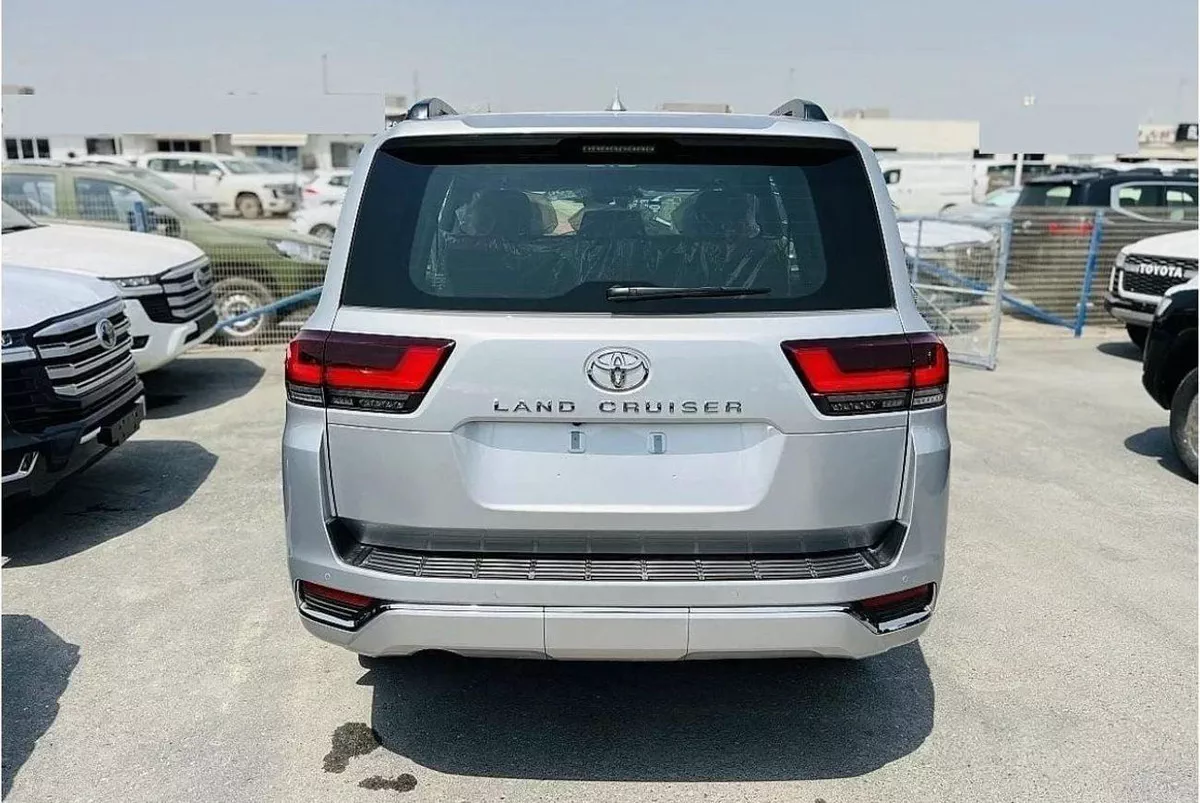 Toyota Land Cruiser VXR 3.5L-1-0