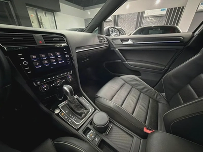 Aed 802/ M | Volkswagen Golf R | 1 Owner | Full Agency Service History | GCC Specs-9