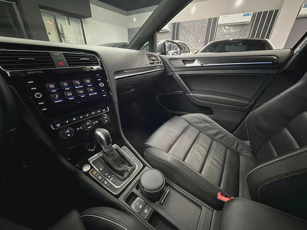 Aed 802/ M | Volkswagen Golf R | 1 Owner | Full Agency Service History | GCC Specs-9-9