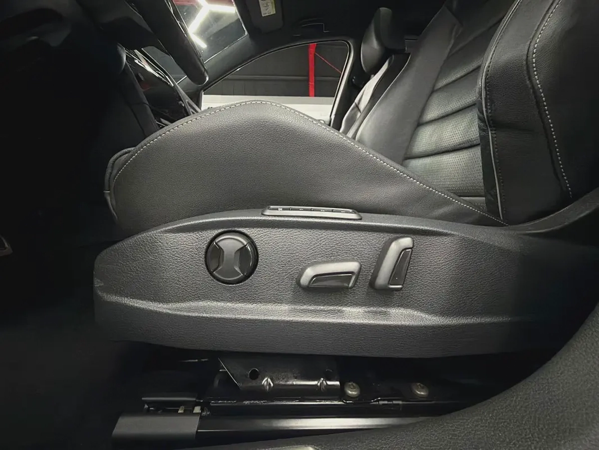 Aed 802/ M | Volkswagen Golf R | 1 Owner | Full Agency Service History | GCC Specs-11-11