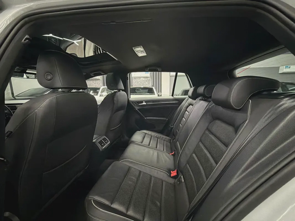 Aed 802/ M | Volkswagen Golf R | 1 Owner | Full Agency Service History | GCC Specs-14-14