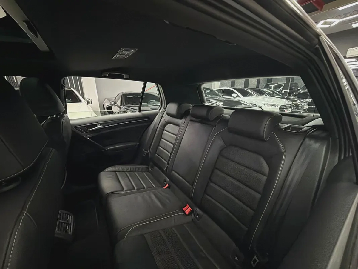 Aed 802/ M | Volkswagen Golf R | 1 Owner | Full Agency Service History | GCC Specs-15-15