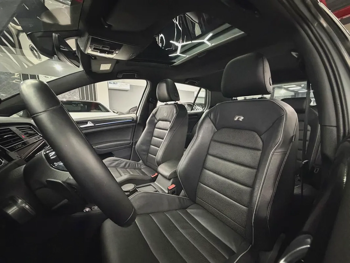 Aed 802/ M | Volkswagen Golf R | 1 Owner | Full Agency Service History | GCC Specs-6-6