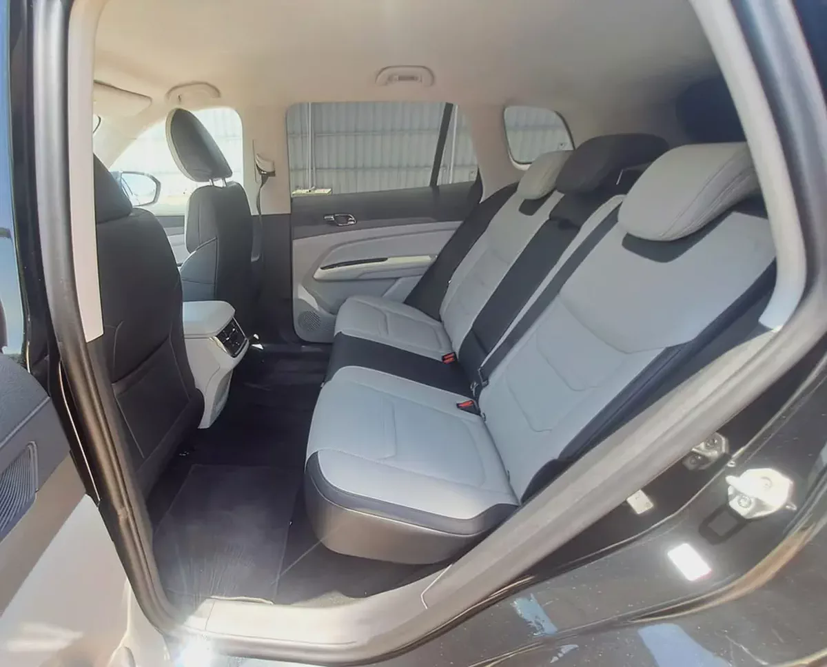 989-Monthly I GCC | Cruise, Leather Seats, GPS I Accident Free-8-8