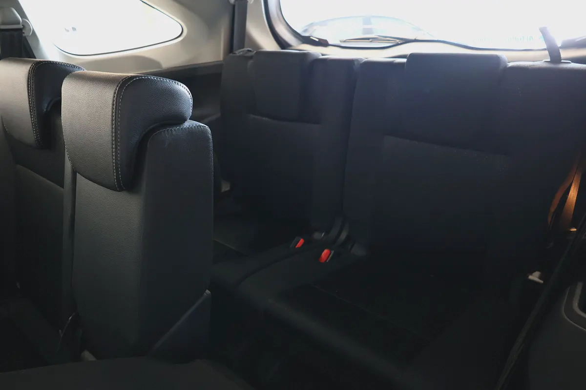 Toyota Veloz GX 2025 GCC Specs-16000km-brand new-15-15