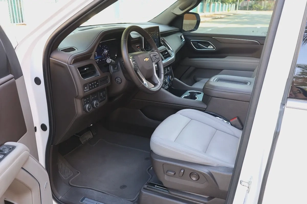 CHEVROLET TAHOE LT 4WD 5.3L V8 - GCC SPECS - UNDER WARRANTY / SERVICE 21-10-2027 - ACCIDENT FREE -