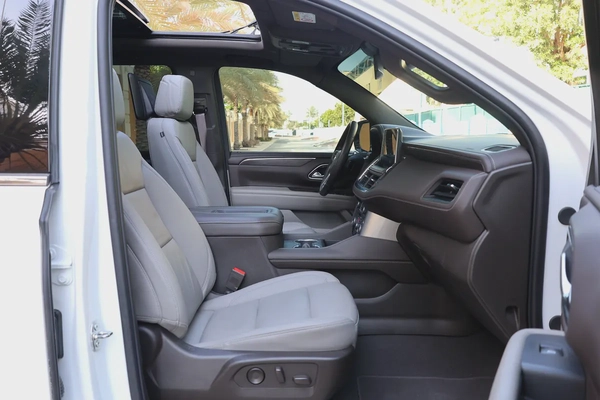 CHEVROLET TAHOE LT 4WD 5.3L V8 - GCC SPECS - UNDER WARRANTY / SERVICE 21-10-2027 - ACCIDENT FREE -