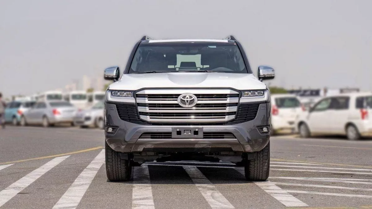 Toyota Land Cruiser VX TOYOTA LANDCRUSIER LC300 VX 4.0 PETROL TWIN TURBO-1-0