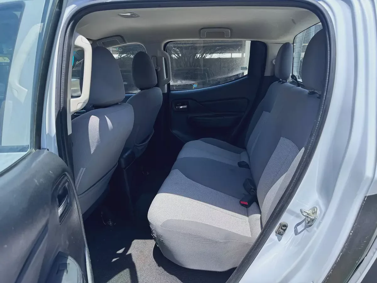 MITSUBISHI L200 4*4 PETROL-7-7