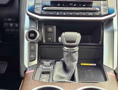 Toyota Land Cruiser VXR VX | 4.0L V6 PETROL | PWR WITH LEATHER SEATS  | DVD CAMERA | JBL SPEAKERS | SUNROOF (CODE#VX4MA)-9