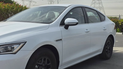BYD QIN PLUS Design PHEV (White)-5