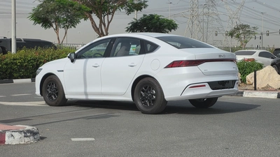 BYD QIN PLUS Design PHEV (White)-7