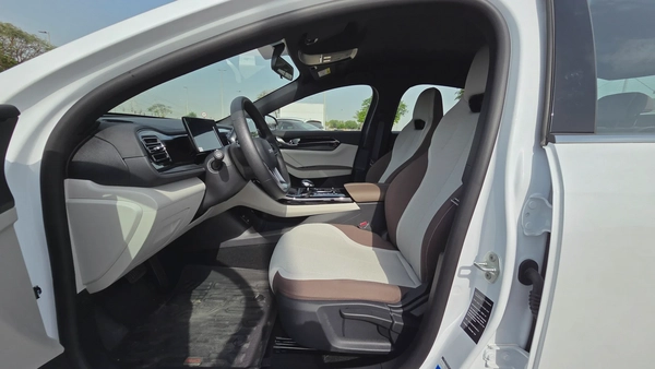 BYD QIN PLUS Design PHEV (White)