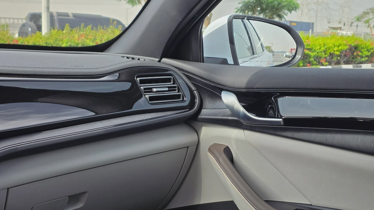 BYD QIN PLUS Design PHEV (White)-10-10