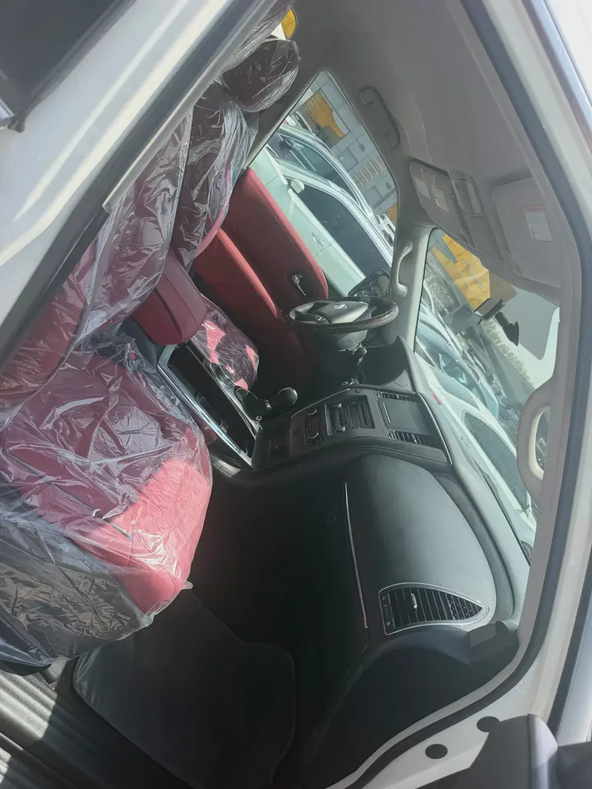 Nissan patrol 2019 white color GCc calen act-7-7