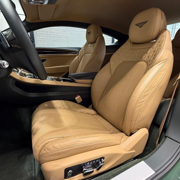 Bentley Continental GT W12 4.0T V8 | GCC Specs | Full Service History | Under Dealer Warranty