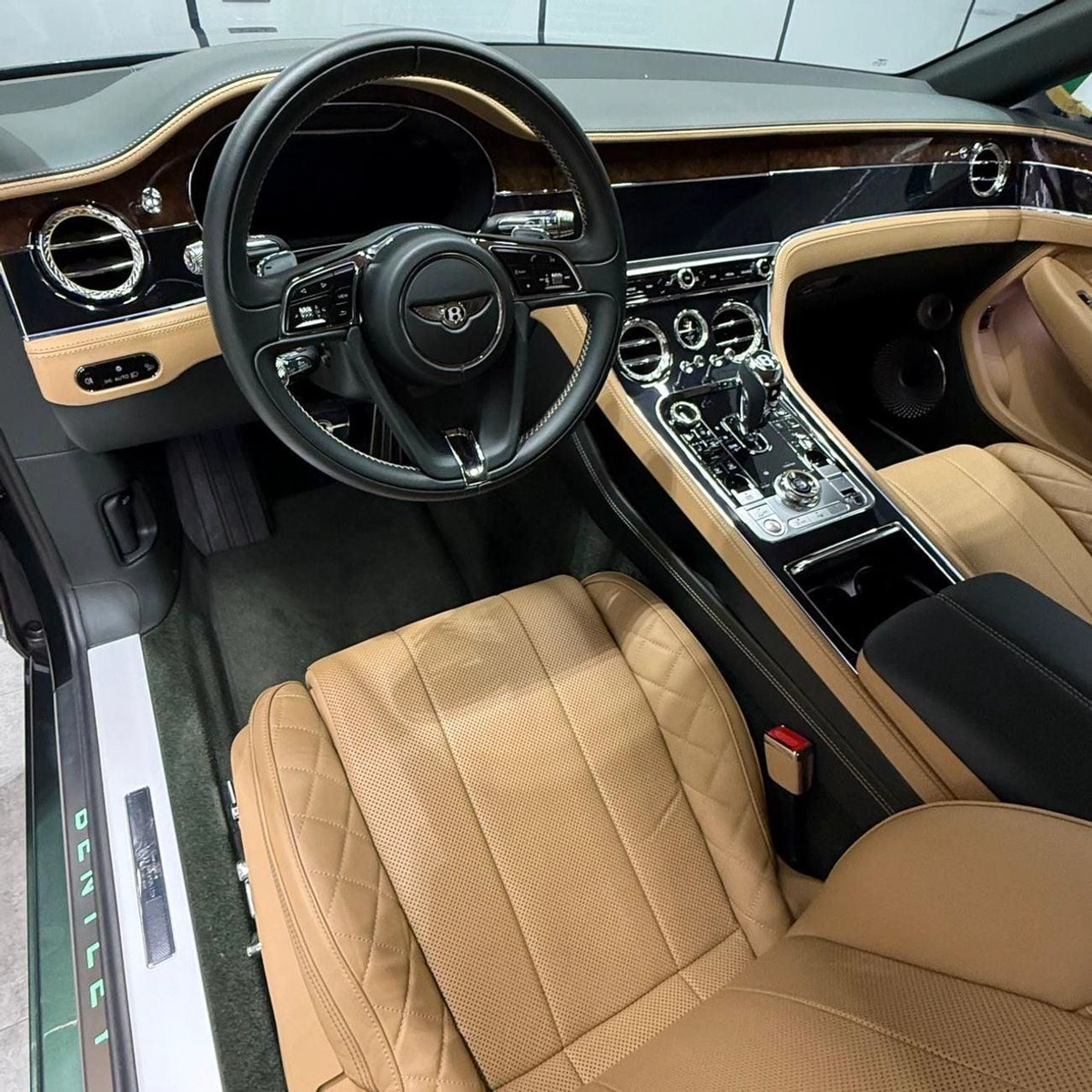 Bentley Continental GT W12 4.0T V8 | GCC Specs | Full Service History | Under Dealer Warranty-8-8