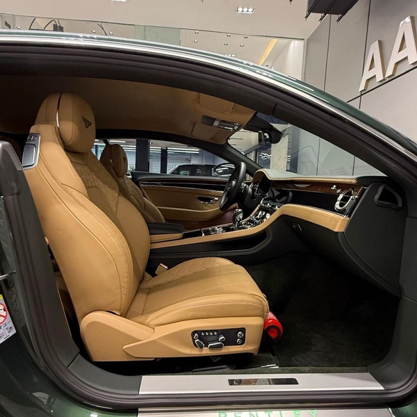 Bentley Continental GT W12 4.0T V8 | GCC Specs | Full Service History | Under Dealer Warranty