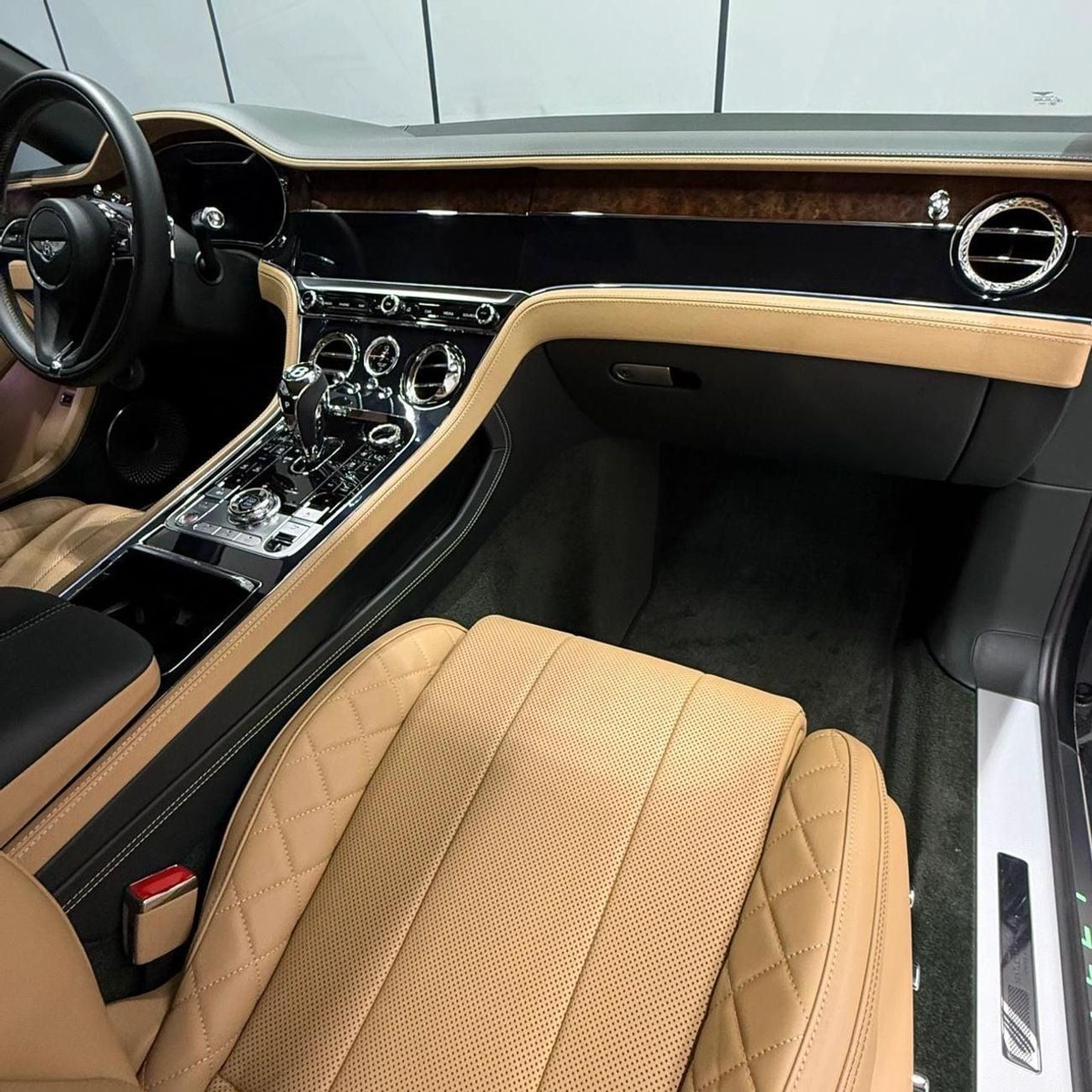 Bentley Continental GT W12 4.0T V8 | GCC Specs | Full Service History | Under Dealer Warranty-17-17