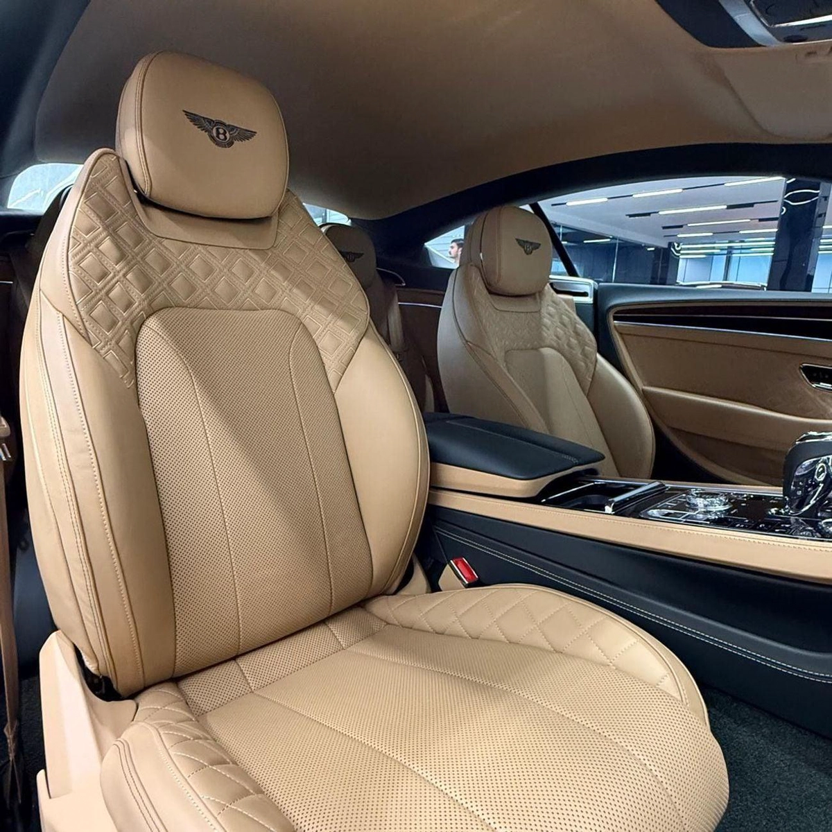 Bentley Continental GT W12 4.0T V8 | GCC Specs | Full Service History | Under Dealer Warranty-19-19