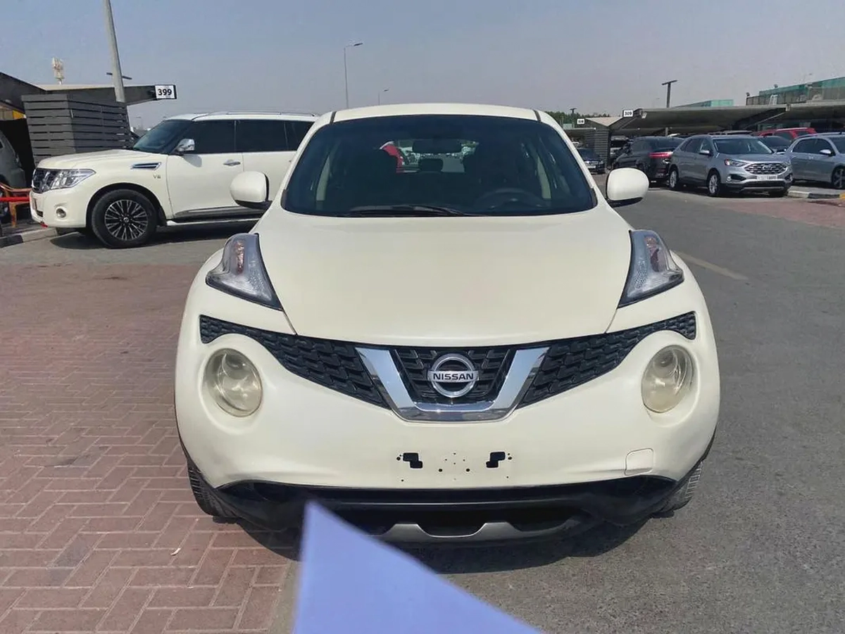 Nissan juke 2015 white color GCC calen car