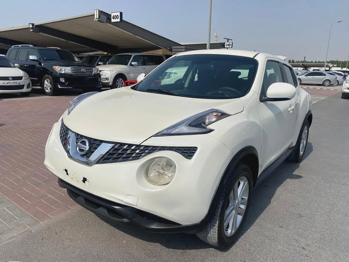 Nissan juke 2015 white color GCC calen car
