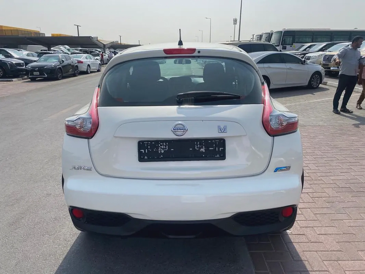Nissan juke 2015 white color GCC calen car