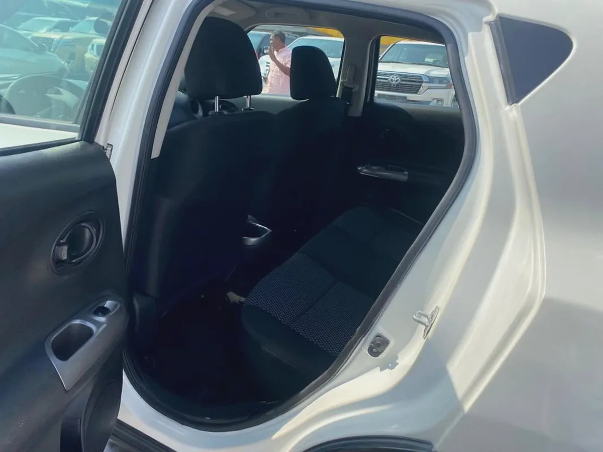 Nissan juke 2015 white color GCC calen car