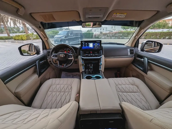 TOYOTA LAND CRUISER 2014 FACELIFTED 2025 WITH INTERIOR AND EXTERIOR V6 4.0L IN PERFECT CONDITION