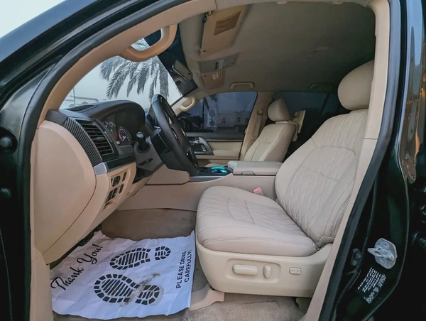 TOYOTA LAND CRUISER 2014 FACELIFTED 2025 WITH INTERIOR AND EXTERIOR V6 4.0L IN PERFECT CONDITION