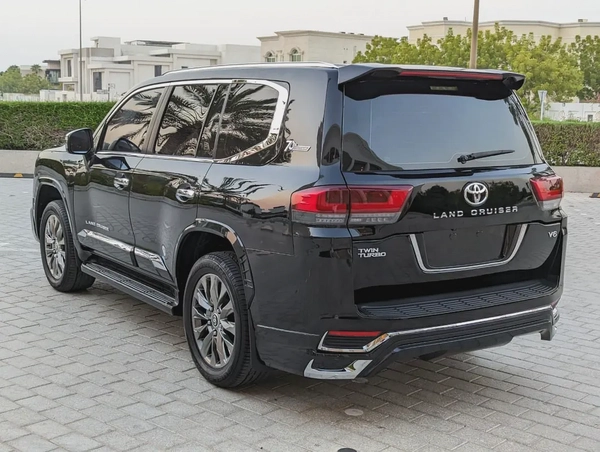 TOYOTA LAND CRUISER 2014 FACELIFTED 2025 WITH INTERIOR AND EXTERIOR V6 4.0L IN PERFECT CONDITION