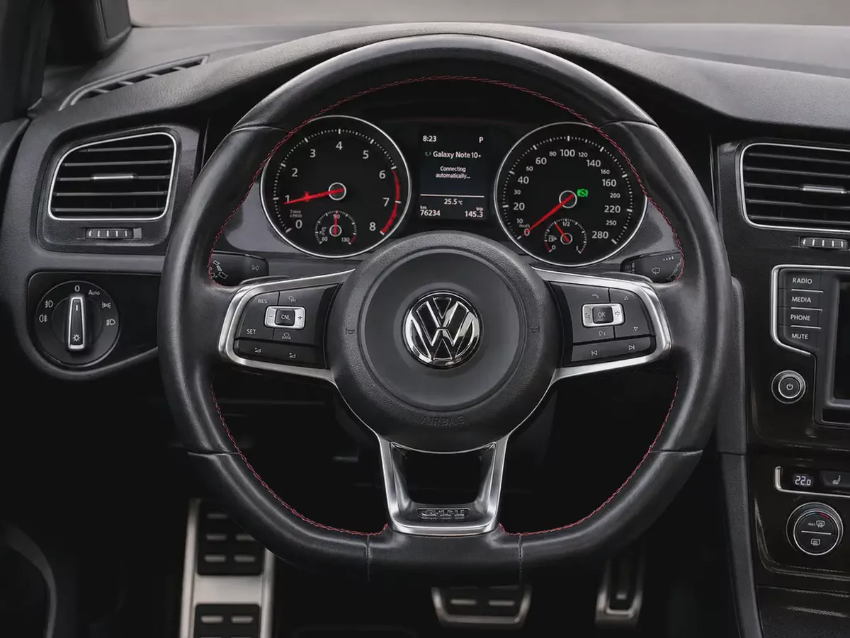 AED 2,300 EMI PM | VOLKSWAGEN GOLF | GTI P2 | LOW MILEAGE | ORIGINAL PAINT | 0% DOWNPAYMENT-9-9