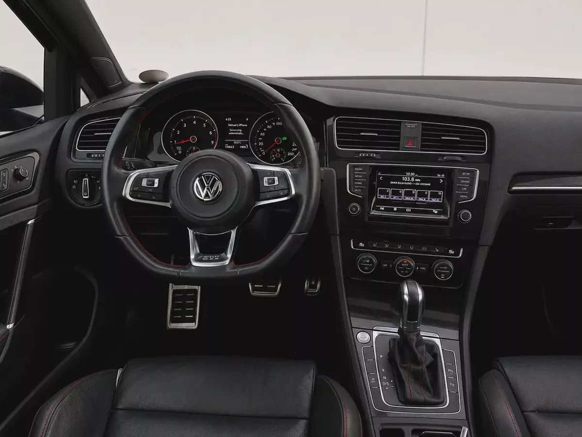 AED 2,300 EMI PM | VOLKSWAGEN GOLF | GTI P2 | LOW MILEAGE | ORIGINAL PAINT | 0% DOWNPAYMENT-10-10