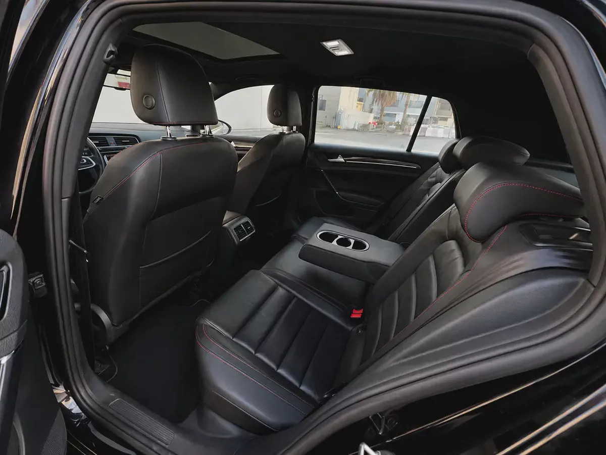 AED 2,300 EMI PM | VOLKSWAGEN GOLF | GTI P2 | LOW MILEAGE | ORIGINAL PAINT | 0% DOWNPAYMENT-15-15