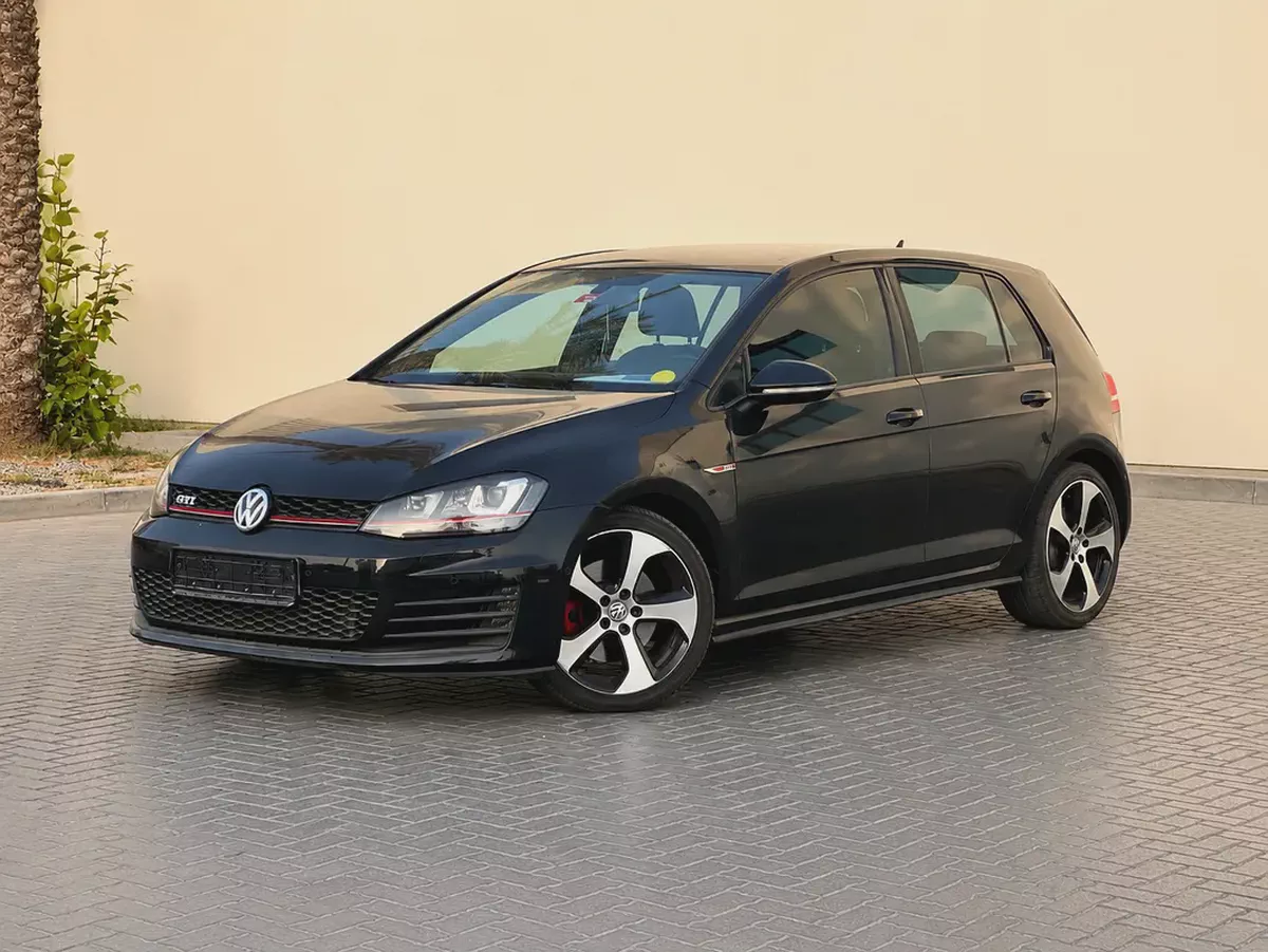 AED 2,300 EMI PM | VOLKSWAGEN GOLF | GTI P2 | LOW MILEAGE | ORIGINAL PAINT | 0% DOWNPAYMENT
