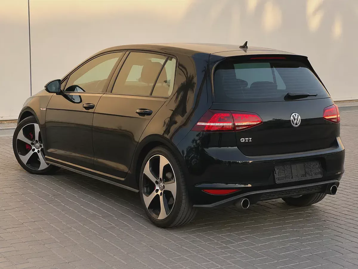 AED 2,300 EMI PM | VOLKSWAGEN GOLF | GTI P2 | LOW MILEAGE | ORIGINAL PAINT | 0% DOWNPAYMENT-2-2