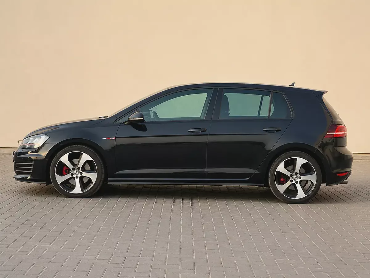 AED 2,300 EMI PM | VOLKSWAGEN GOLF | GTI P2 | LOW MILEAGE | ORIGINAL PAINT | 0% DOWNPAYMENT-4-4
