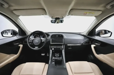 Jaguar F-Pace Prestige-1