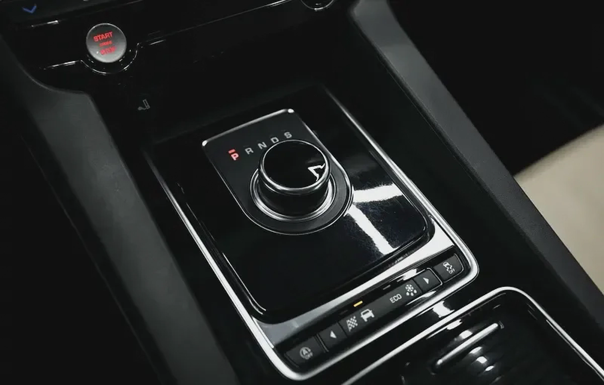 Jaguar F-Pace Prestige-3-3