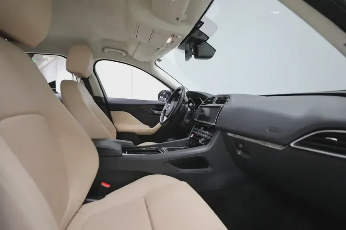 Jaguar F-Pace Prestige-6-6