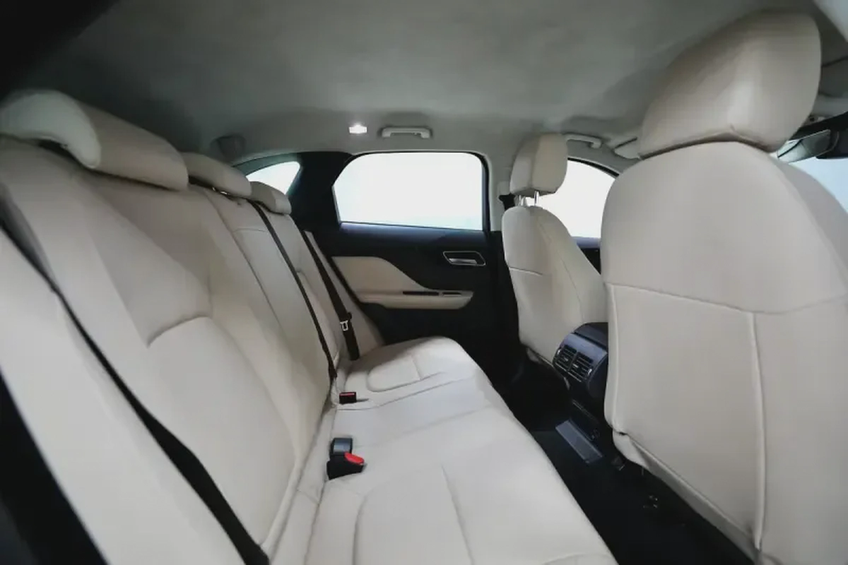 Jaguar F-Pace Prestige-2-2