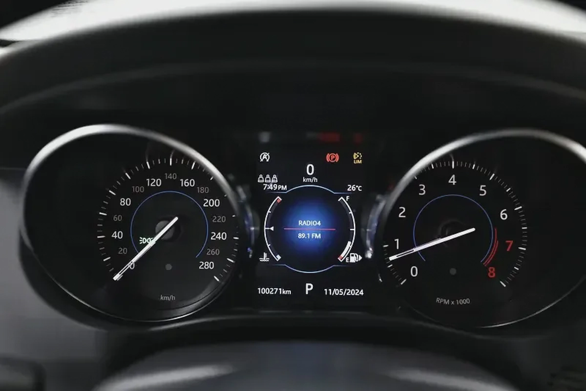 Jaguar F-Pace Prestige-13-13
