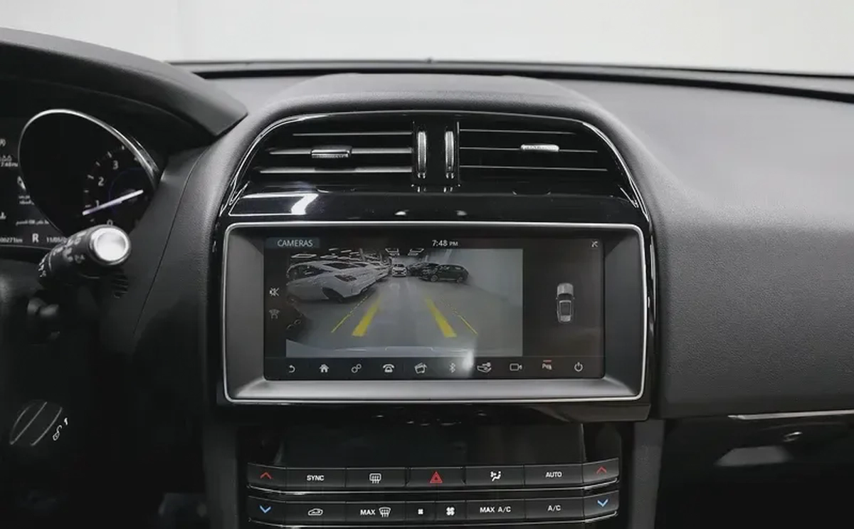 Jaguar F-Pace Prestige-9-9