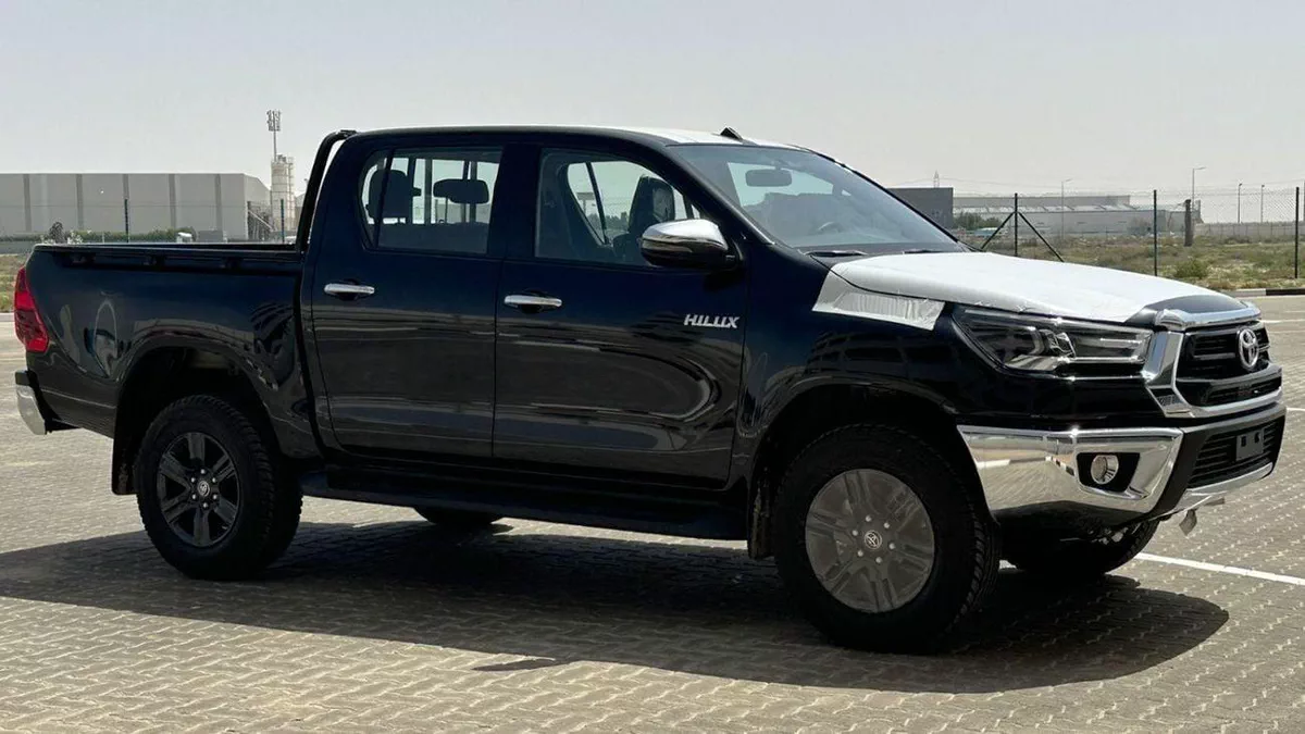 Toyota Hilux SGLX Toyota hilux 2.7L petrol AT MY25 SR5