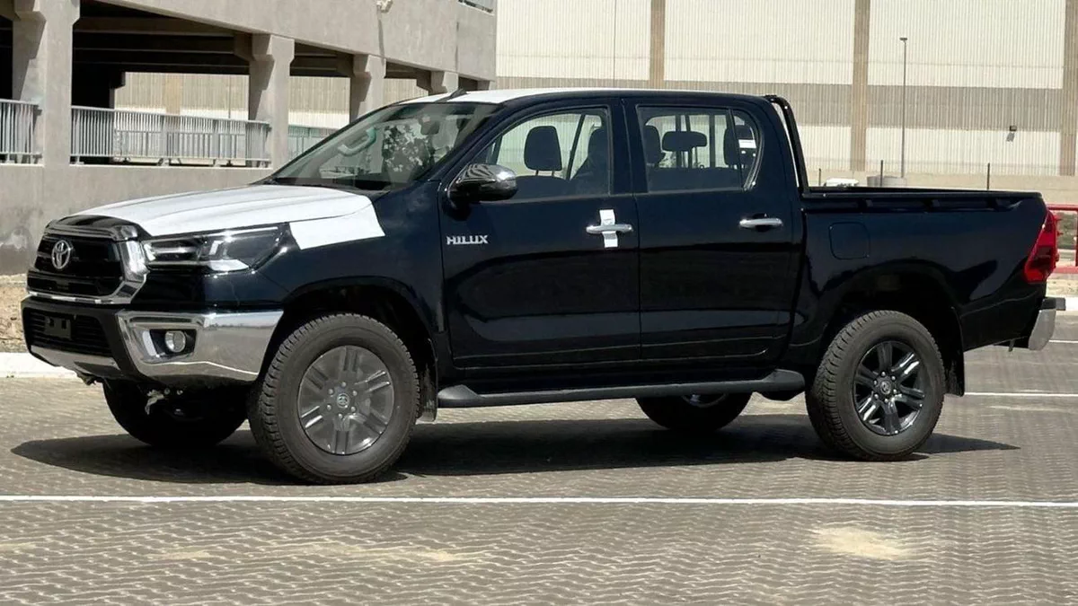 Toyota Hilux SGLX Toyota hilux 2.7L petrol AT MY25 SR5-1-0