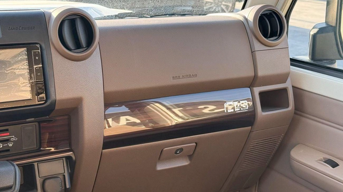 Toyota Land Cruiser Pick Up Toyota Land Cruiser Pick-Up - 2025-9-9