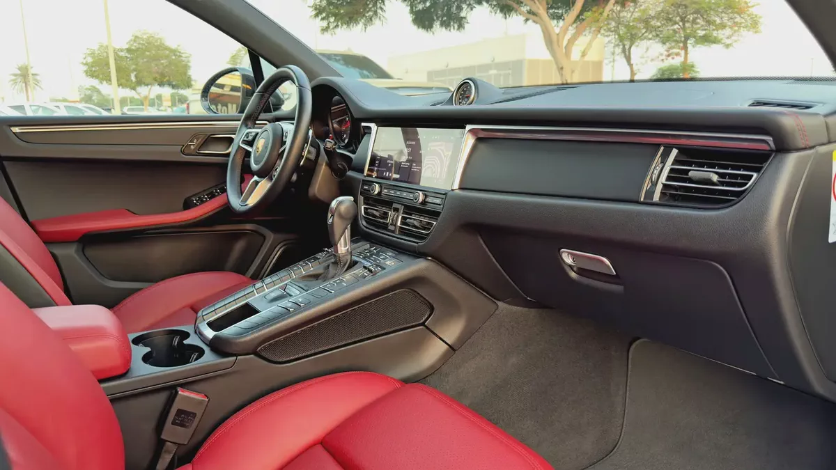 2021 Porsche Macan, GCC Specifications (Dealer Maintained)-9-9