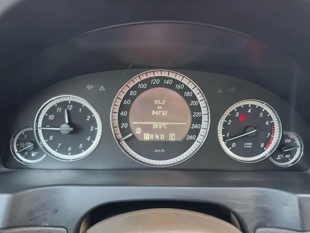 Mercedes-Benz E 550,V8 Coupe 2011, Japanese Specs, Excellent Condition-14-14