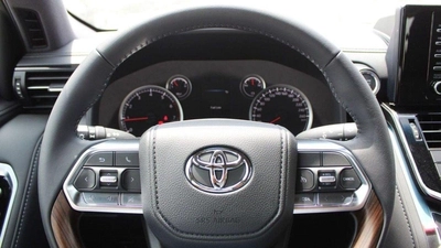 Toyota Land Cruiser LC300 GXR 4.0P AT MY2025 – BLACK-16