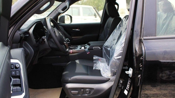 Toyota Land Cruiser LC300 GXR 4.0P AT MY2025 – BLACK